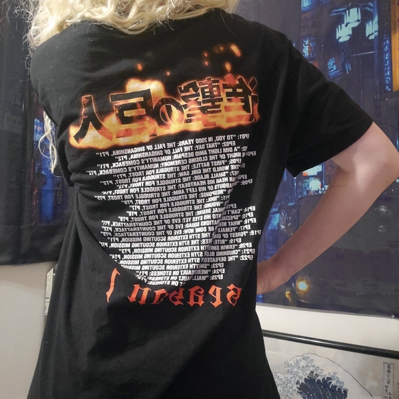 AOT (Attack On Titan) Hot Topic graphic T-shirt - Picture 3 of 4